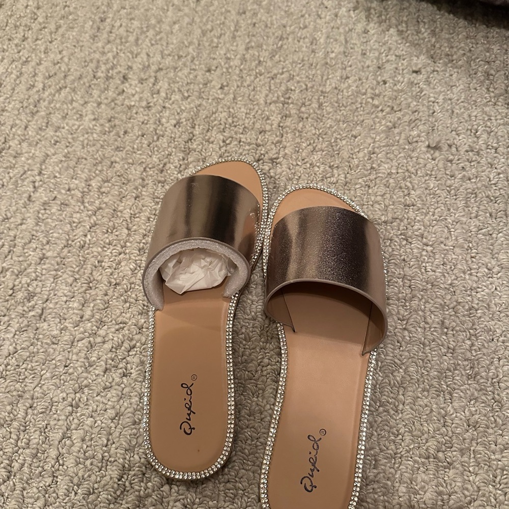 Qupid Silver Sandals Sleek Metallic Finish